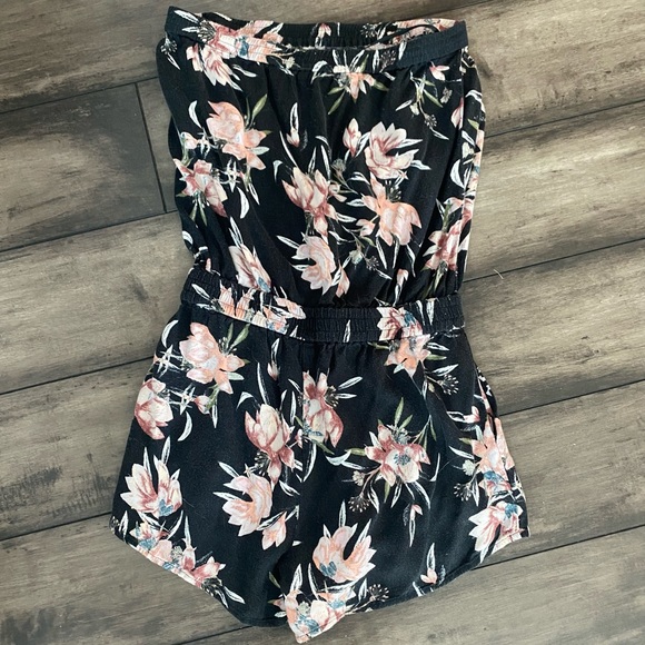 Aritzia Floral Romper - Picture 2 of 3